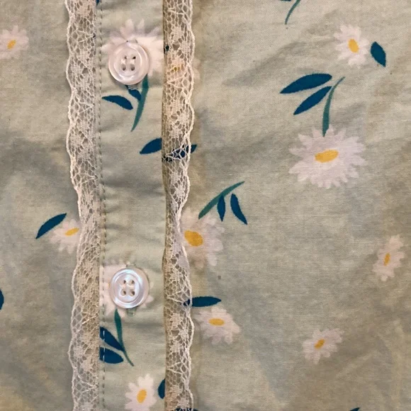 Cute ModCloth sleeveless blouse - Picture 3 of 5